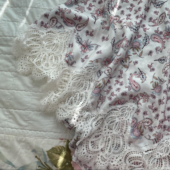 Victoria's secret lace robe - Picture 3 of 3